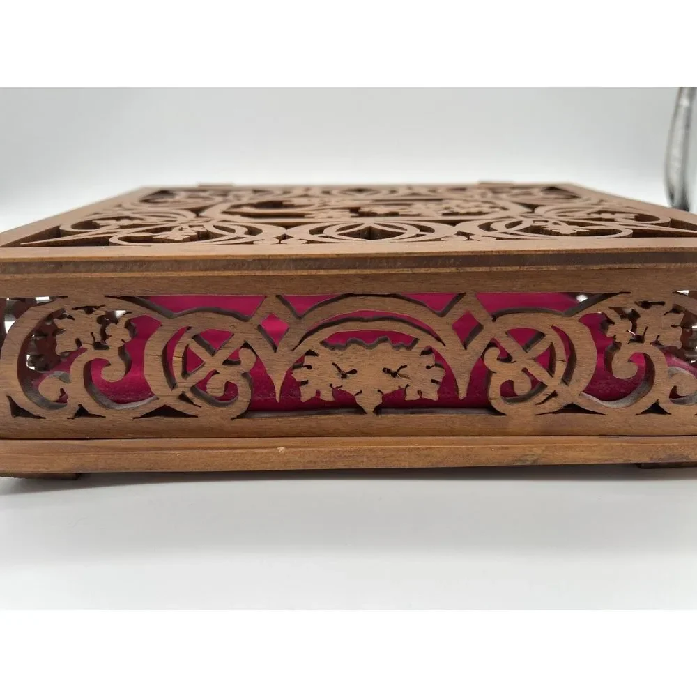 Wooden Laser Cut Keepsake Box Leaf Motif Lightweight Red Lining 9